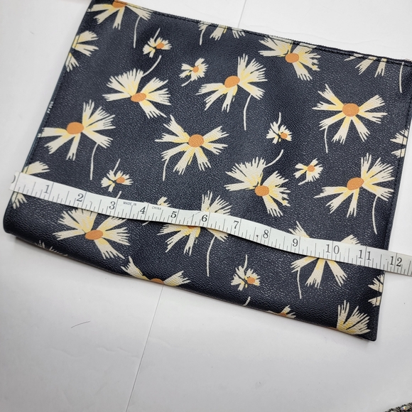 Banana Republic Floral Clutch - Picture 3 of 7